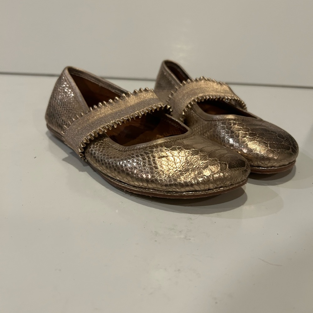 Gentle souls flats